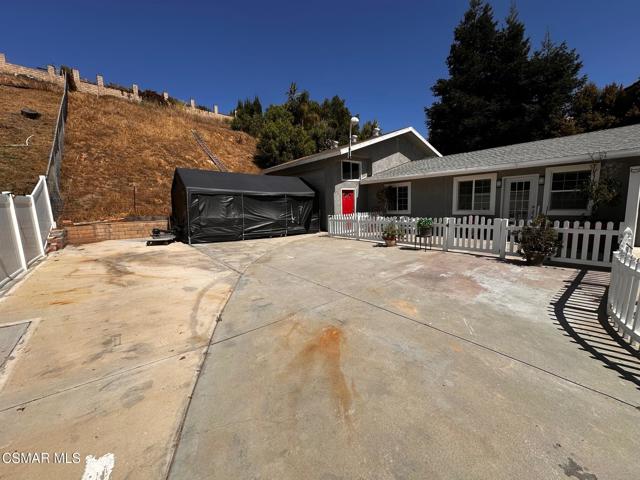 718 Greenbriar Avenue, Simi Valley CA: https://media.crmls.org/mediaz/00e38240-298c-4666-b89c-a4c9ed7854ff.jpg