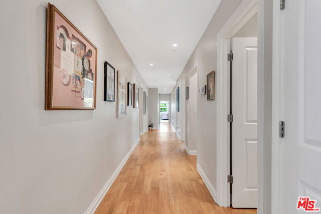 3733 Willowcrest Avenue, Studio City CA: https://media.crmls.org/mediaz/00e39f43-c572-4e3a-ba77-a48618e8dc75.jpg