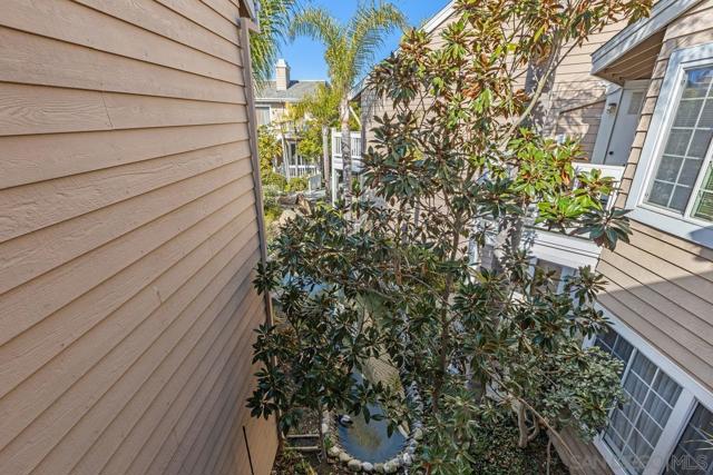 8585 Via Mallorca, La Jolla CA: https://media.crmls.org/mediaz/00e49be3-cec0-43eb-8992-397ab22a9b46.jpg