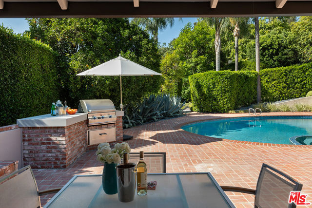 3818 Hollyline Avenue, Sherman Oaks CA: https://media.crmls.org/mediaz/00e4f978-8c7d-4e1d-a225-cafb1f8a3f73.jpg
