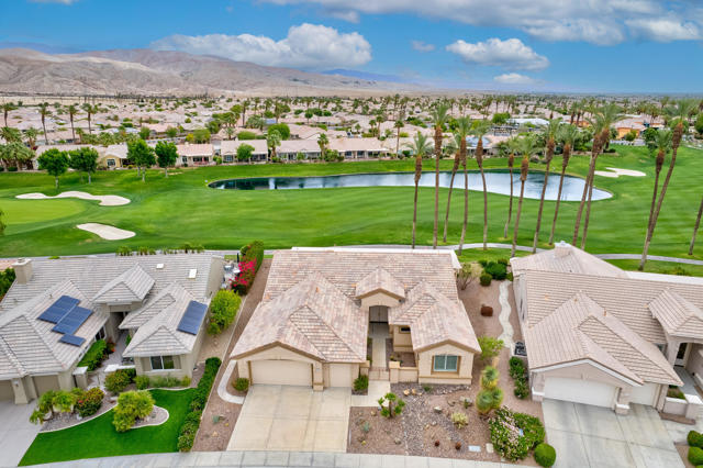 35232 Moorbrook Road, Palm Desert CA: https://media.crmls.org/mediaz/00e50375-647a-424e-898e-6d6b8bf0c3c2.jpg