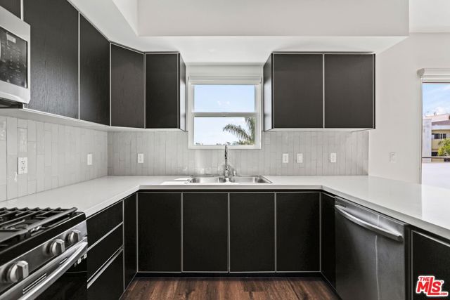 1830 Selby, Los Angeles CA: https://media.crmls.org/mediaz/00e54ff8-1cae-44ad-a629-dfcbb68d7a5c.jpg