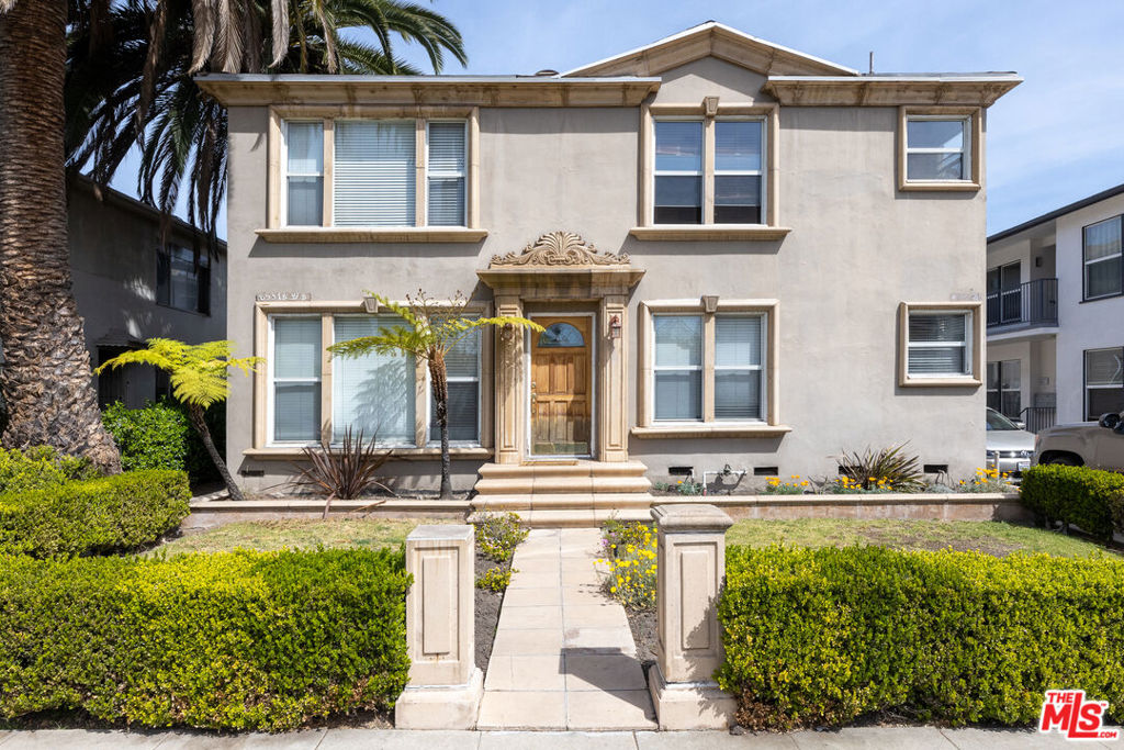 8537 Cashio Street #8539 1/2