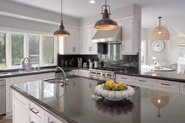 2021 Brittany Park Road, Camarillo CA: https://media.crmls.org/mediaz/00e5840c-b4f5-4f94-a662-b93a54850bab.jpg