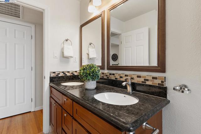 5221 Roxanne Ct, Livermore CA: https://media.crmls.org/mediaz/00e58d32-9f40-4399-bfa2-81888f71fa6f.jpg