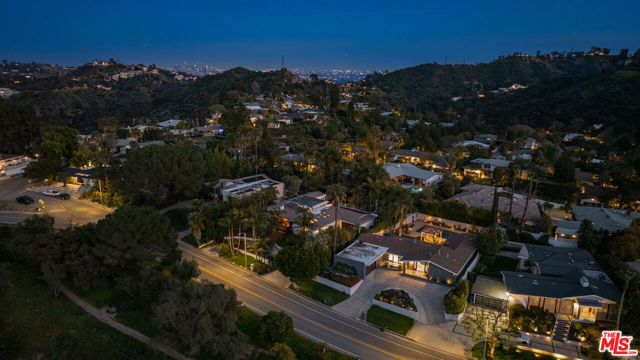 8400 Mulholland Drive, Los Angeles CA: https://media.crmls.org/mediaz/00e596bf-05be-4b1c-a54b-b7aaf63dd308.jpg