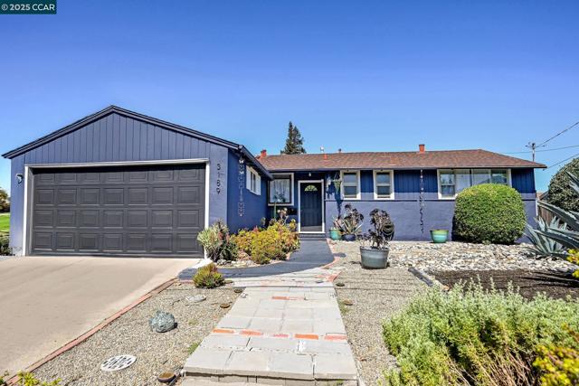 3189 Fitzpatrick Dr, Concord CA: https://media.crmls.org/mediaz/00e5dce7-8f76-49f0-8d78-f7b133e3017a.jpg