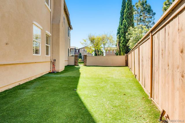 571 Lynwood Dr, Encinitas CA: https://media.crmls.org/mediaz/00e5e5b9-e8a1-4f39-8d24-6cc127c47bbd.jpg