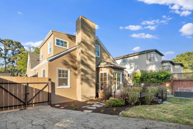 1547 Columbus Avenue, Burlingame CA: https://media.crmls.org/mediaz/00e5f1cf-891e-43d8-840f-1cd8303cdf44.jpg
