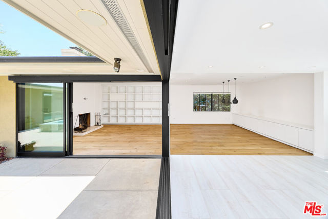 310 Beloit Avenue, Los Angeles CA: https://media.crmls.org/mediaz/00e604f3-ca46-4373-91bb-993be0dc0409.jpg