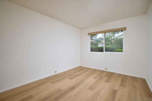 2162 Caminito Circulo Sur, La Jolla CA: https://media.crmls.org/mediaz/00e64b64-a7b4-42e6-90d7-6c8201c301b2.jpg