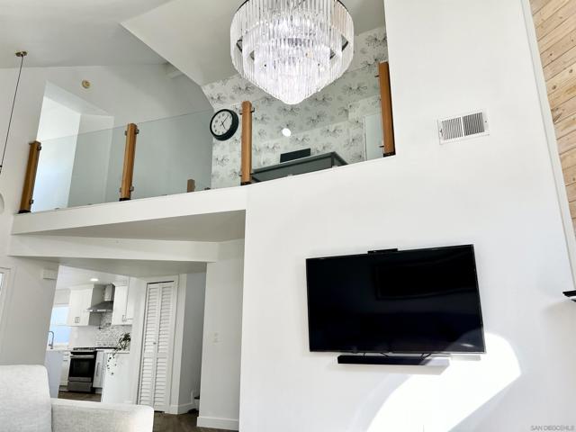 10632 Rancho Carmel Dr, San Diego CA: https://media.crmls.org/mediaz/00e7359f-f567-4fc1-9943-d395608e8c21.jpg