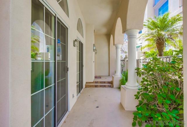 5159 Renaissance Ave, San Diego CA: https://media.crmls.org/mediaz/00e88a63-b4a0-40ef-9eb8-0f0471314fc9.jpg