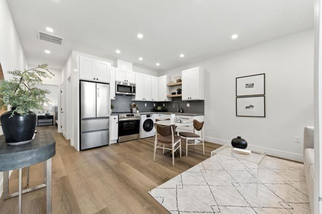 125 15th Avenue, San Mateo CA: https://media.crmls.org/mediaz/00e89e56-74f0-4f91-9448-8678ab28b257.jpg
