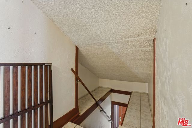 128 N St Andrews Place, Los Angeles CA: https://media.crmls.org/mediaz/00e93d4a-92b9-48ae-9850-4d3fbd6b37d9.jpg
