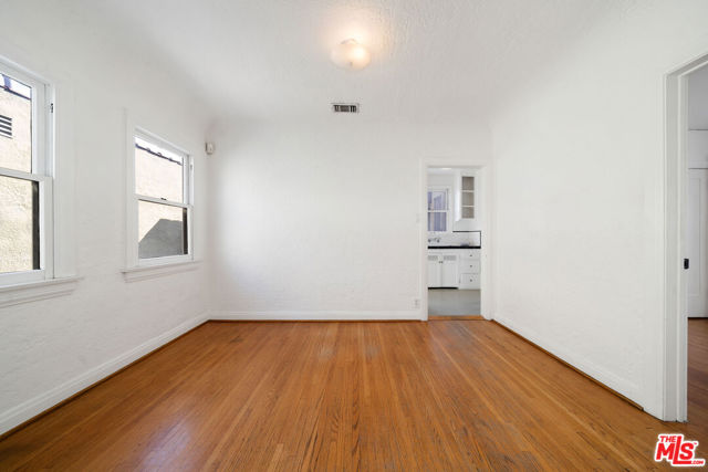 3000 Finch Street, Los Angeles CA: https://media.crmls.org/mediaz/00e944a2-c013-4117-adb7-eddd64ac3bef.jpg