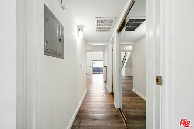 6212 FULTON Avenue, Van Nuys CA: https://media.crmls.org/mediaz/00e9615c-0422-4960-aef0-50ec9c2570a5.jpg