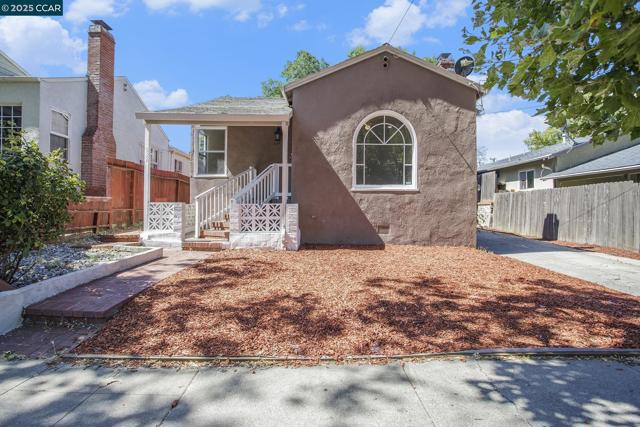 532 Central Ave, Pittsburg CA: https://media.crmls.org/mediaz/00e99a7c-ee25-4fb1-8db5-adbe1bbf662c.jpg
