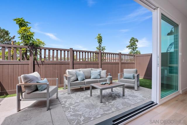 559 N Vulcan Ave, Encinitas CA: https://media.crmls.org/mediaz/00e9ac32-6bb0-4886-9822-b2978ac9f4bb.jpg