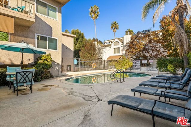 5055 Coldwater Canyon Avenue, Sherman Oaks CA: https://media.crmls.org/mediaz/00e9e571-7ecf-49e1-abc5-bf414f4f1597.jpg