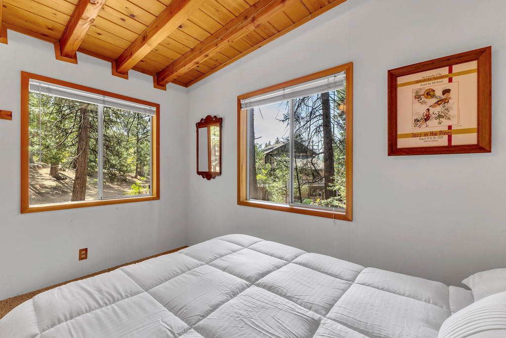https://media.crmls.org/mediaz/00ea2481-e052-49b0-915e-27fa41340c1e.jpg?preset=X-Large
