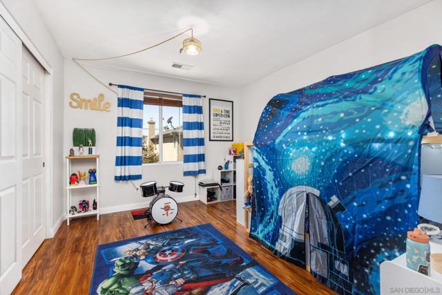 1675 Tree Song Ln, Chula Vista CA: https://media.crmls.org/mediaz/00eaca18-f2b3-4aa9-9aa5-5bdc8e64217a.jpg
