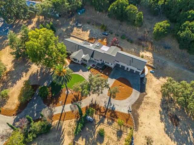 16035 Oak Glen Avenue, Morgan Hill CA: https://media.crmls.org/mediaz/00eb1f5f-3705-4e47-9358-c5a8e631e59f.jpg