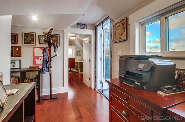 240 B Avenue, Coronado CA: https://media.crmls.org/mediaz/00eb43bf-5611-49f7-bd3f-7cfec5109f46.jpg