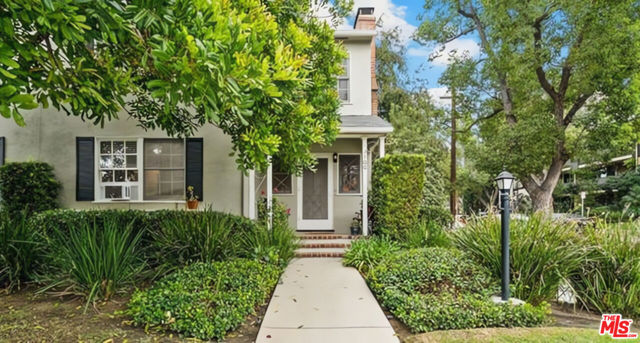 1100 N Louise Street, Glendale CA: https://media.crmls.org/mediaz/00eb6315-a327-4820-abf1-e8cfc0300dcc.jpg