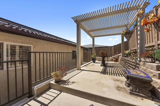 4331 Summit Drive, La Mesa CA: https://media.crmls.org/mediaz/00ec0ee2-ccf6-4ee9-bd9b-4c70834a0ae0.jpg
