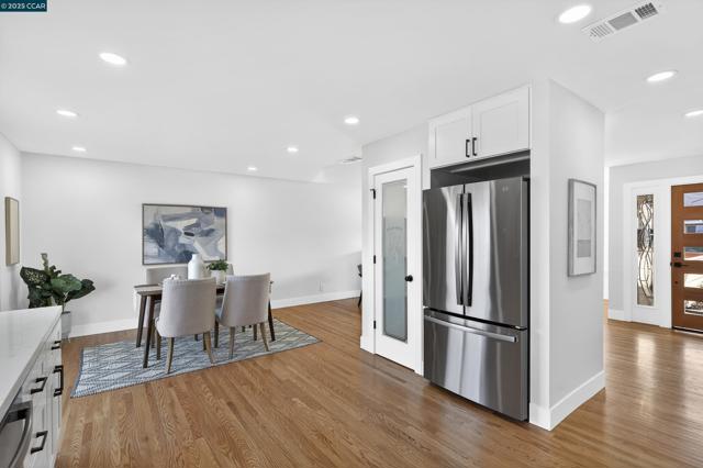 1264 Belfair Dr, Pinole CA: https://media.crmls.org/mediaz/00eccf41-b266-4ede-ac0f-9b80b59c8b25.jpg