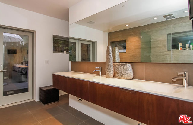 1929 N CURSON Place, Los Angeles CA: https://media.crmls.org/mediaz/00ecdd08-3bc9-4b22-8d05-6bb4b7ac675f.jpg