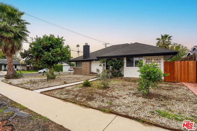 8901 Rubio Avenue, North Hills CA: https://media.crmls.org/mediaz/00ecde71-90ae-4e17-86cb-be2510714554.jpg