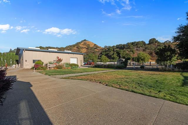 6840 Southside Road, Hollister CA: https://media.crmls.org/mediaz/00ed3ca7-488b-4c1d-9888-417a77a5bffc.jpg