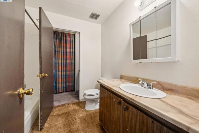 220 PEMBROKE DRIVE, Vallejo CA: https://media.crmls.org/mediaz/00ed4a08-0154-4903-bc81-3b9523c82dd0.jpg