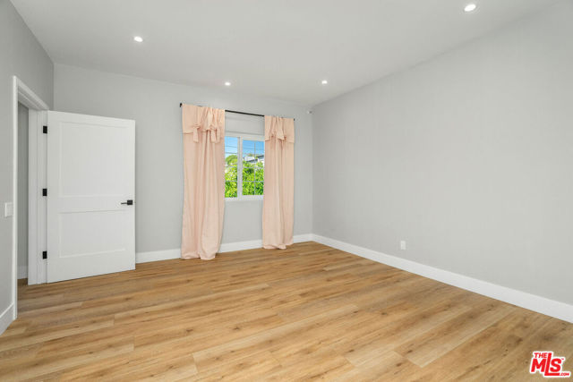 5923 Etiwanda Avenue, Tarzana CA: https://media.crmls.org/mediaz/00ed759a-01ca-46ae-9280-4127e7a27d73.jpg