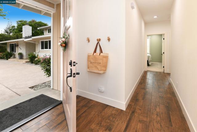 2200 Tice Valley Blvd +3BR ADU, Walnut Creek CA: https://media.crmls.org/mediaz/00ed8c1d-7857-4a83-8e53-2f8ea6e8c7b1.jpg