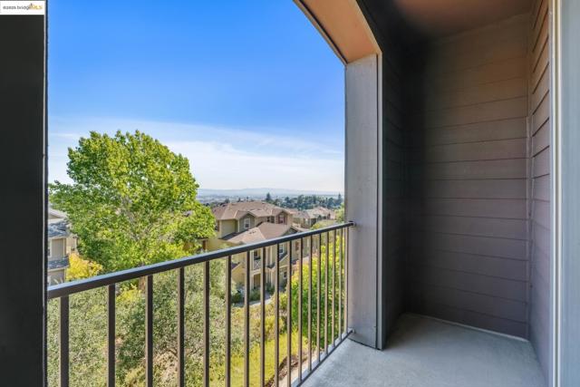 6443 Blue Rock Ct., Oakland CA: https://media.crmls.org/mediaz/00edcb41-bc76-4d61-a8fc-985757301878.jpg