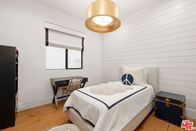 521 N Formosa Avenue, Los Angeles CA: https://media.crmls.org/mediaz/00ee3b87-394e-4236-93a4-4401076acaa5.jpg