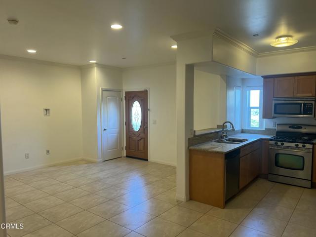 Detail Gallery Image 7 of 27 For 7225 Apperson St #103,  Tujunga,  CA 91042 - 3 Beds | 2/1 Baths