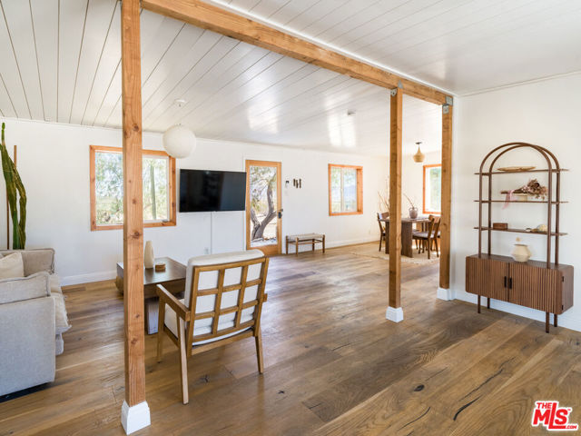 2724 Stonehill Avenue, Joshua Tree CA: https://media.crmls.org/mediaz/00ee4e1e-476d-4955-905e-fe538321ee6d.jpg