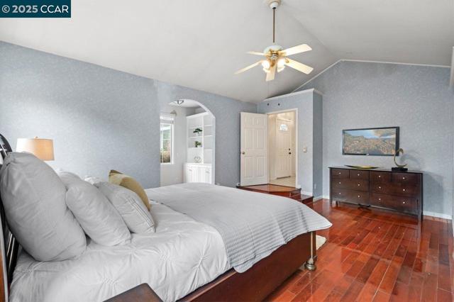 2401 Casa Way, Walnut Creek CA: https://media.crmls.org/mediaz/00ee6556-5a36-4078-8743-2e42cad7aac5.jpg