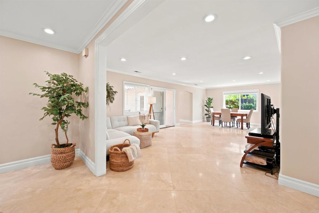7738 Madrilena Way - photo 9