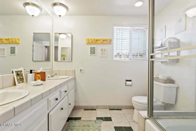 4324 Natoma Avenue, Woodland Hills CA: https://media.crmls.org/mediaz/00ee9f48-efa3-4472-85b6-b5222037ea33.jpg