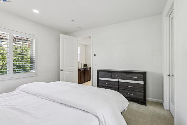 5010 Barrenstar Way, San Ramon CA: https://media.crmls.org/mediaz/00ef027b-b3a6-43a5-ac3e-978f49f47af5.jpg