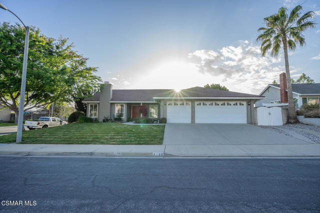 3065 Starling Avenue, Thousand Oaks CA: https://media.crmls.org/mediaz/00ef315a-450e-4a84-824d-6c27c48119df.jpg