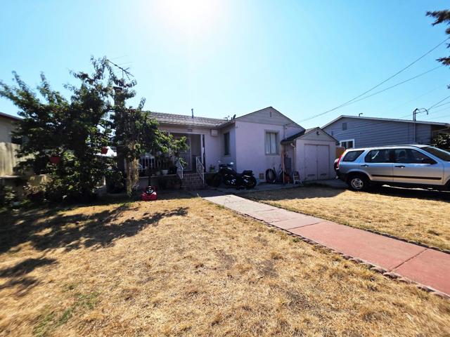 22133 Peralta Street, Hayward CA: https://media.crmls.org/mediaz/00ef54bc-af46-4270-8c96-4a2a77363eef.jpg