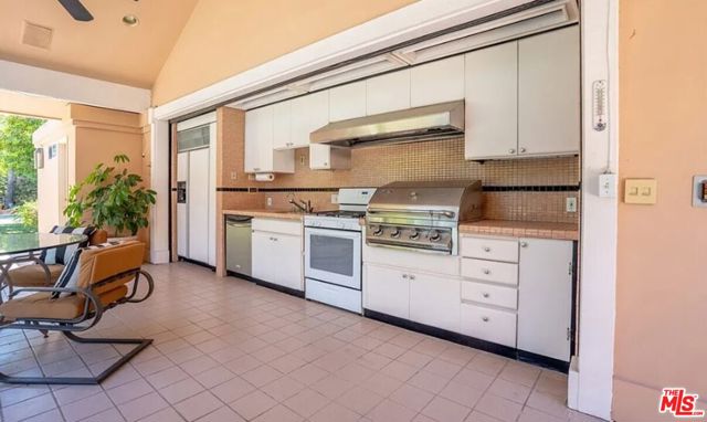 10214 Candleberry Lane, Northridge CA: https://media.crmls.org/mediaz/00ef6bbc-9947-4155-96a6-0f274e0c152c.jpg