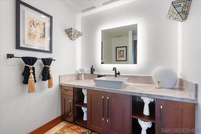 8018 La Milla, Rancho Santa Fe CA: https://media.crmls.org/mediaz/00efa230-cffb-4314-a087-442d245a9cf4.jpg