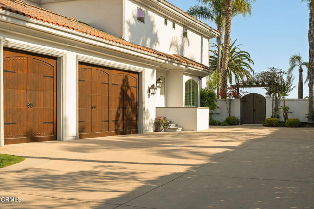 1069 Corte Barroso, Camarillo CA: https://media.crmls.org/mediaz/00efc4c3-9c7e-4163-af4c-3061803caf1f.jpg